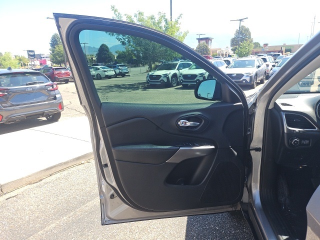 used 2019 Jeep Cherokee car, priced at $18,495