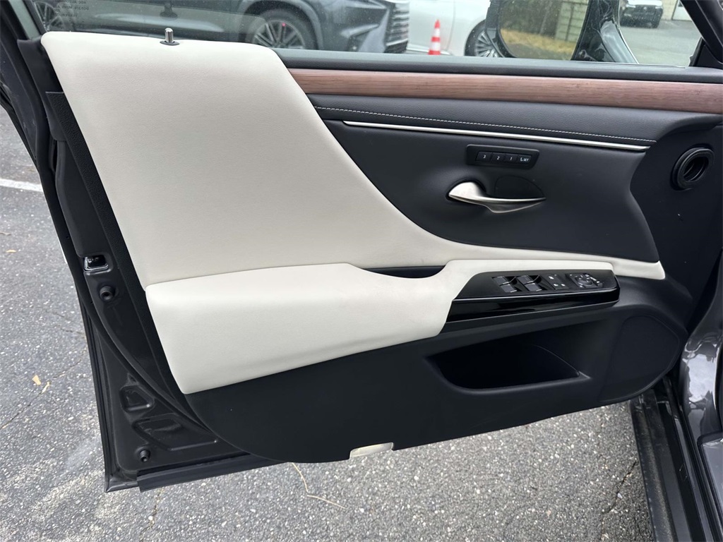 new 2025 Lexus ES car, priced at $49,544
