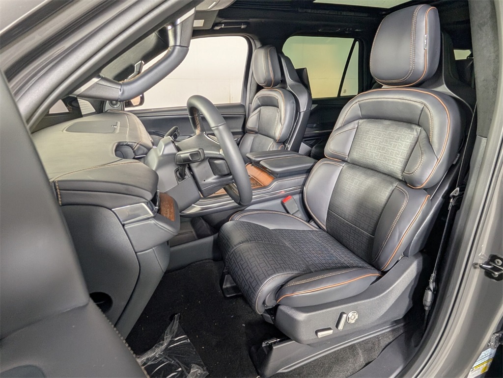 new 2025 Lincoln Navigator car, priced at $120,464