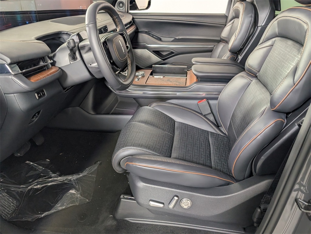 new 2025 Lincoln Navigator car, priced at $120,464