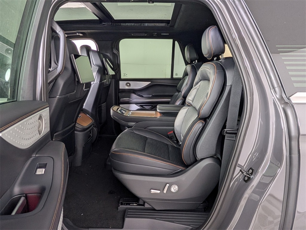 new 2025 Lincoln Navigator car, priced at $120,464