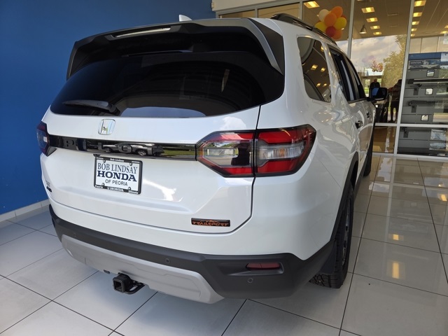 new 2025 Honda Pilot car, priced at $51,305