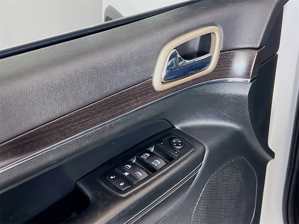 used 2015 Jeep Grand Cherokee car, priced at $10,888
