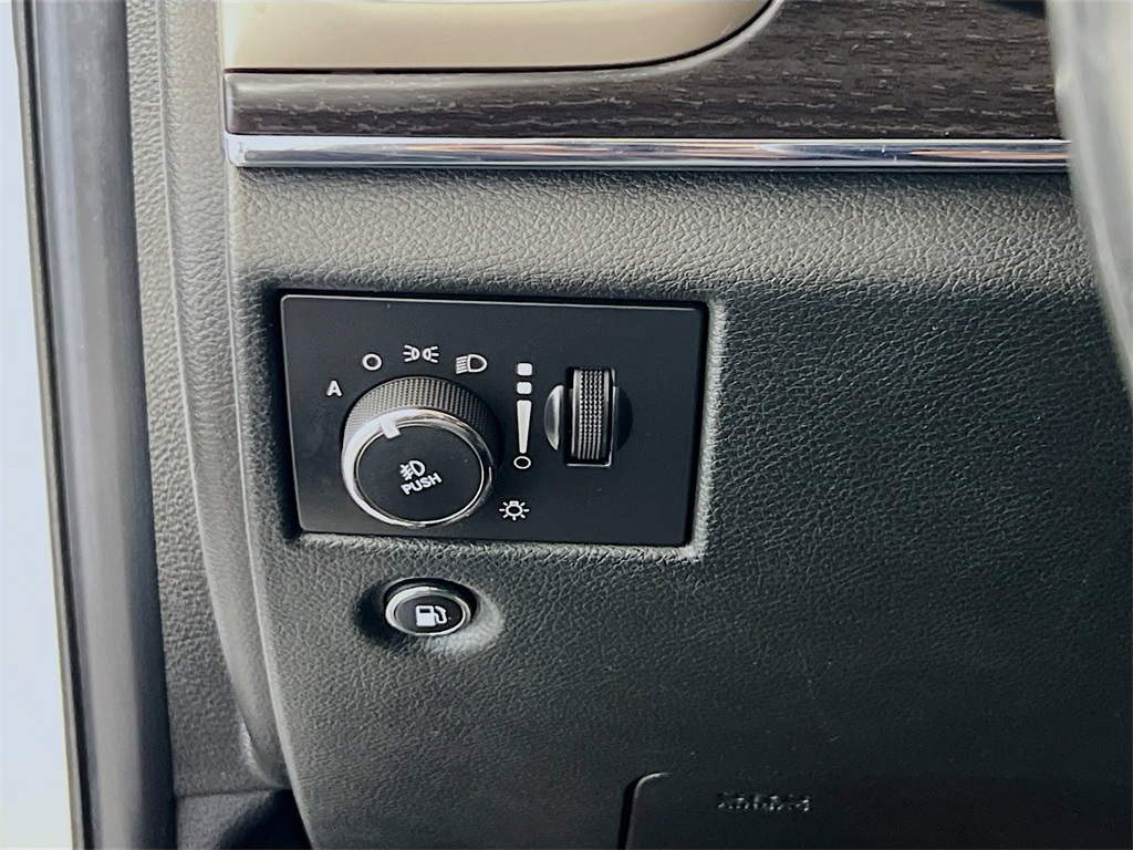 used 2015 Jeep Grand Cherokee car, priced at $10,888