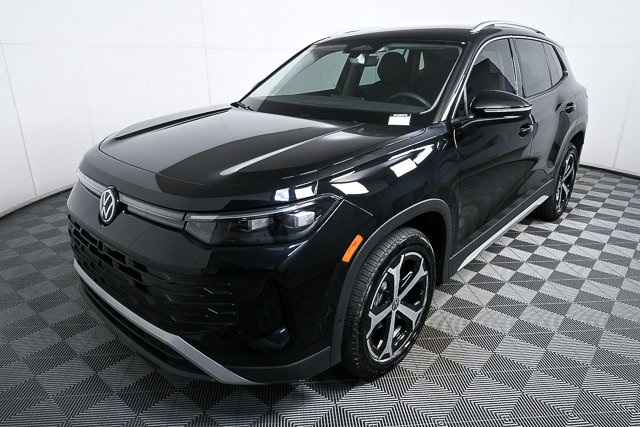 new 2025 Volkswagen Tiguan car, priced at $36,641