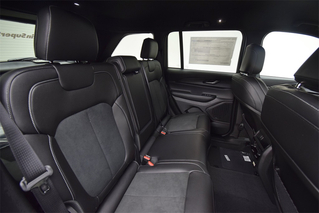 new 2025 Jeep Grand Cherokee car, priced at $41,928