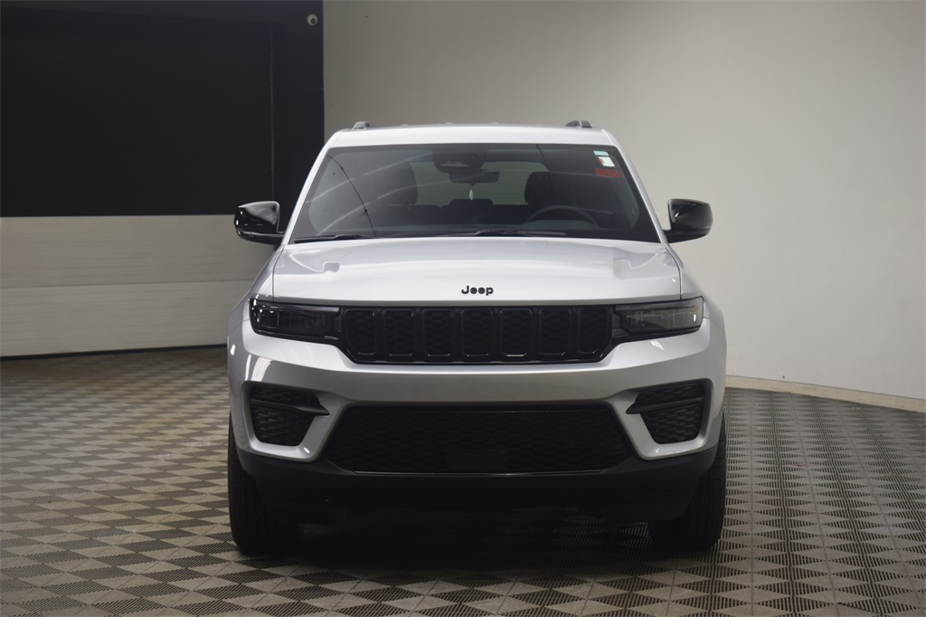 new 2025 Jeep Grand Cherokee car, priced at $41,928