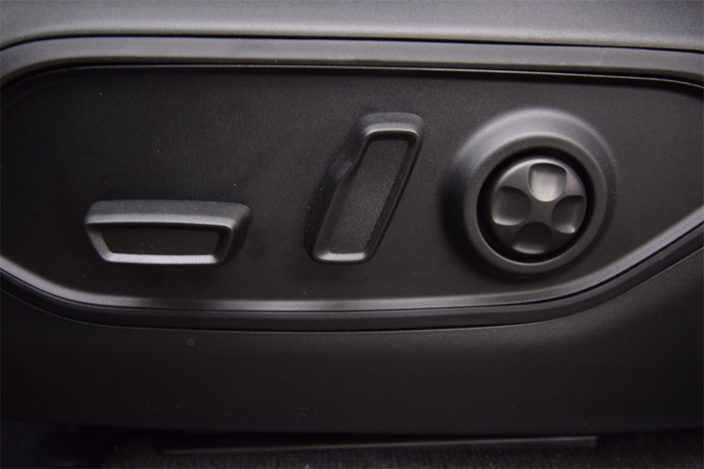 new 2025 Jeep Grand Cherokee car, priced at $41,928
