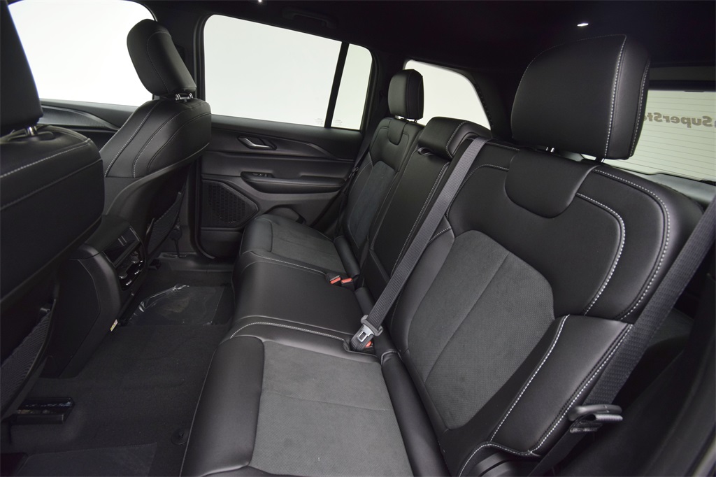 new 2025 Jeep Grand Cherokee car, priced at $41,928