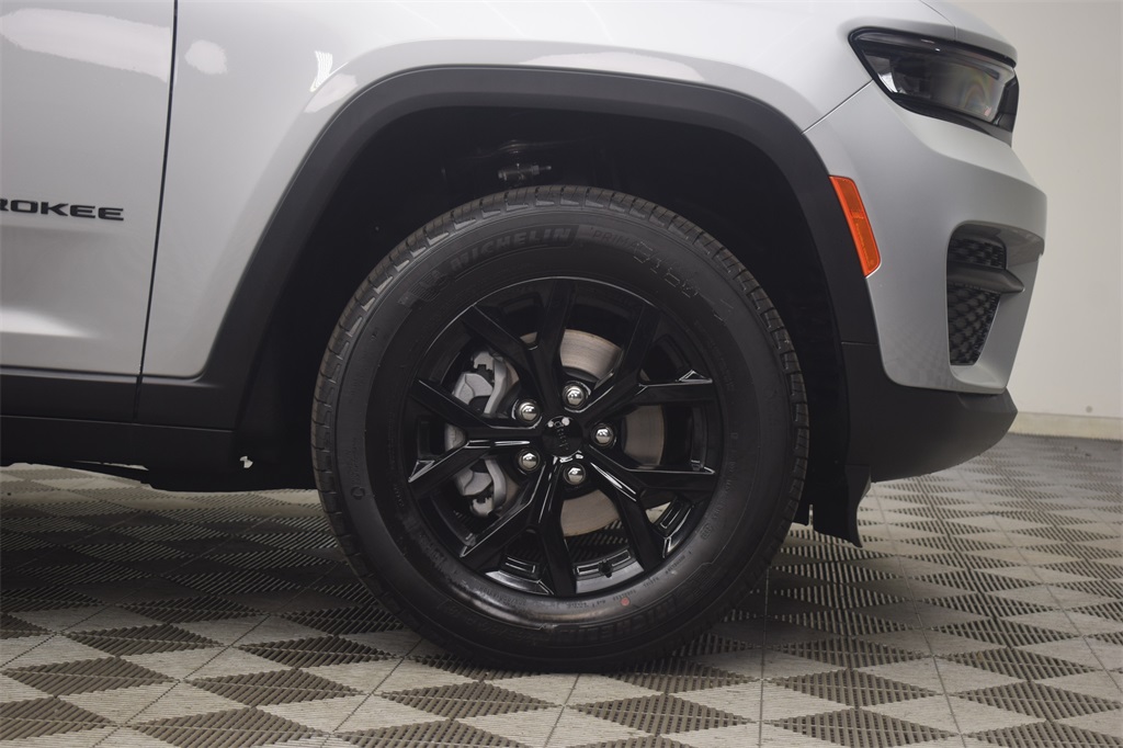 new 2025 Jeep Grand Cherokee car, priced at $41,928