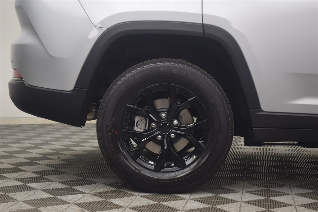 new 2025 Jeep Grand Cherokee car, priced at $41,928