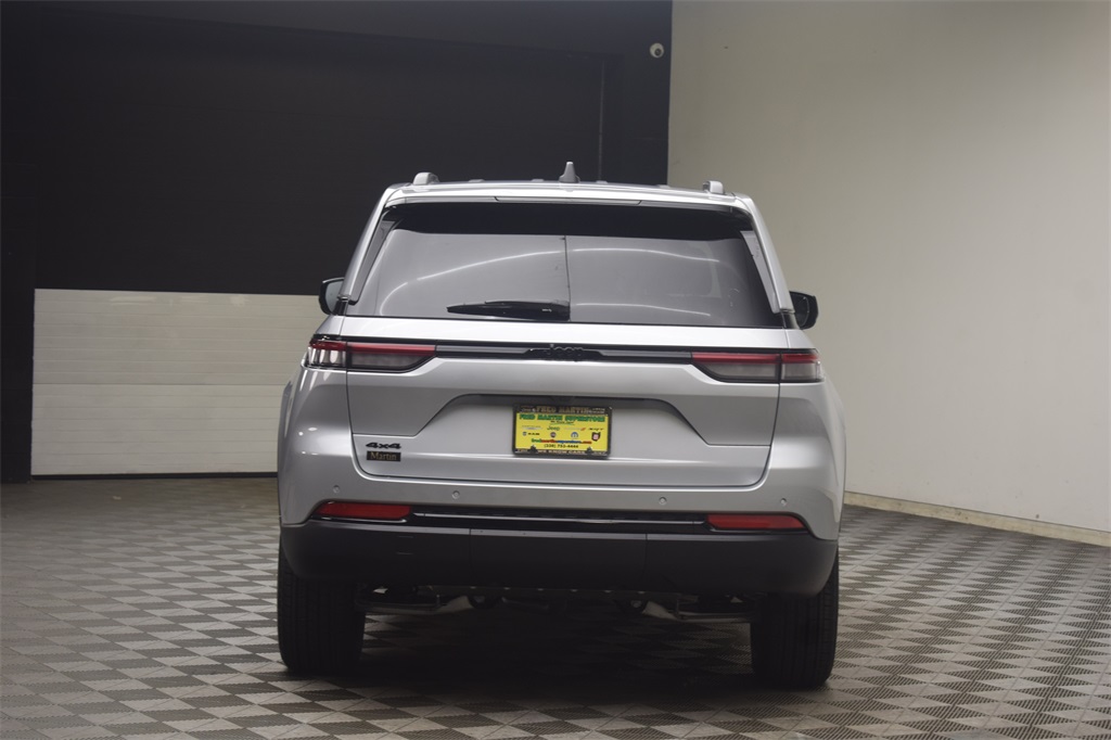 new 2025 Jeep Grand Cherokee car, priced at $41,928