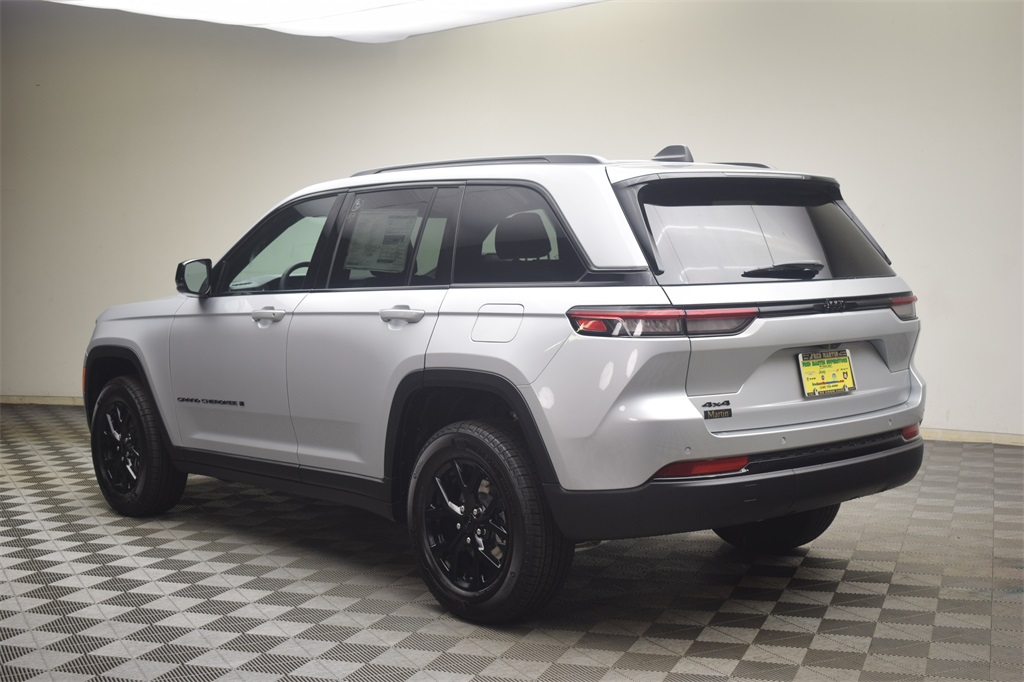 new 2025 Jeep Grand Cherokee car, priced at $41,928