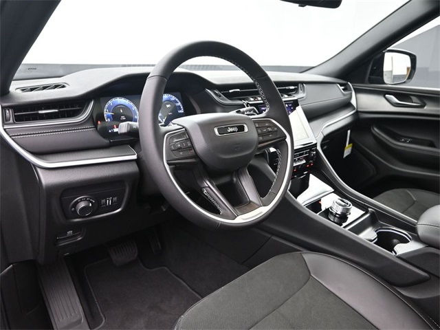 new 2025 Jeep Grand Cherokee L car, priced at $43,975