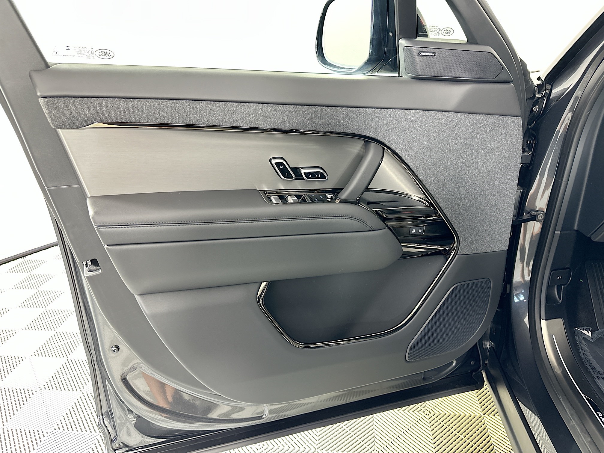 new 2025 Land Rover Range Rover Sport car, priced at $116,030