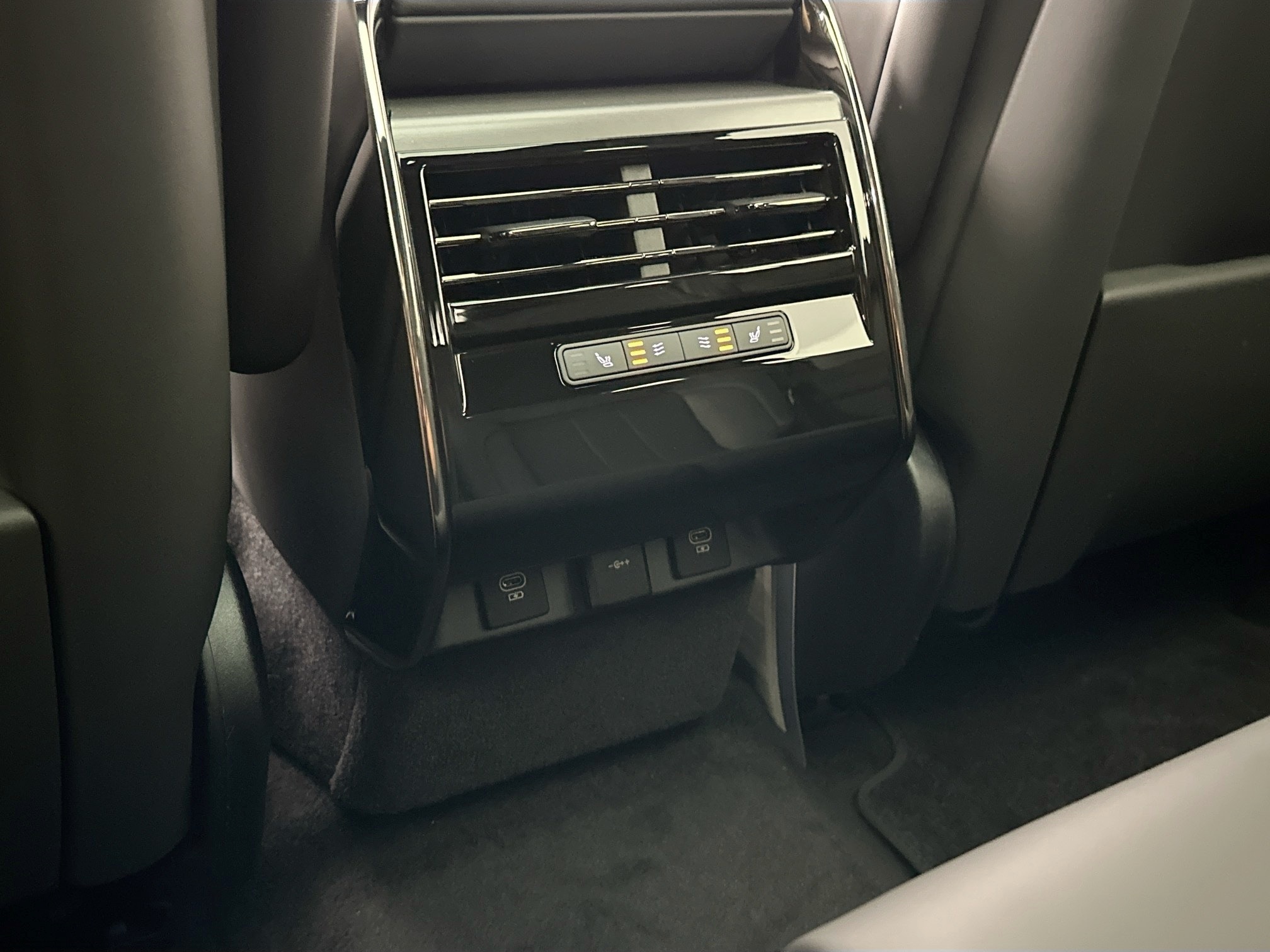 new 2025 Land Rover Range Rover Sport car, priced at $116,030
