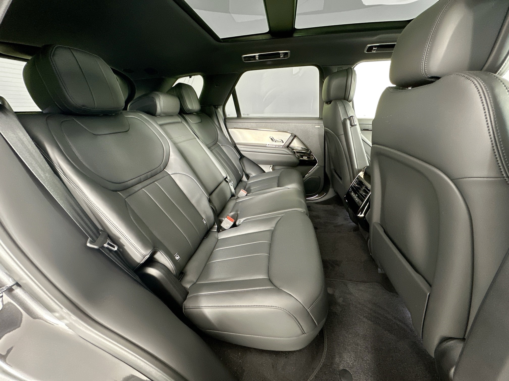 new 2025 Land Rover Range Rover Sport car, priced at $116,030