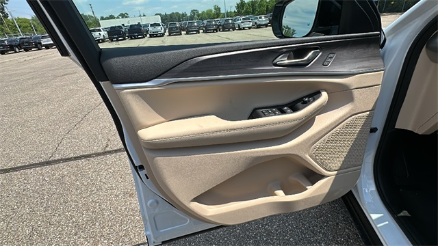 new 2025 Jeep Grand Cherokee car, priced at $44,494