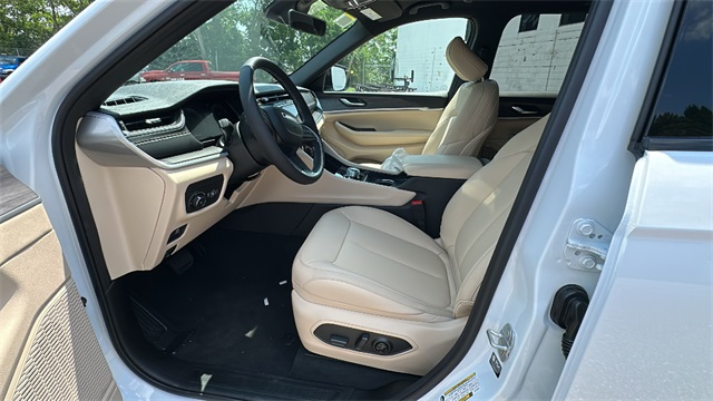 new 2025 Jeep Grand Cherokee car, priced at $44,494