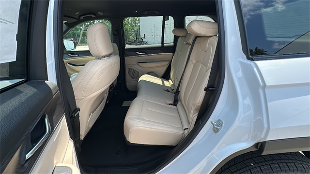 new 2025 Jeep Grand Cherokee car, priced at $44,494