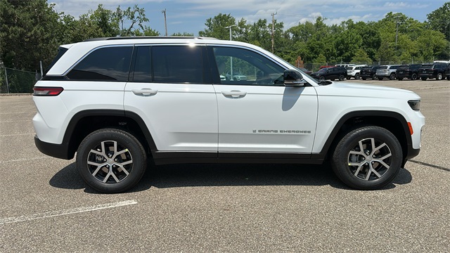 new 2025 Jeep Grand Cherokee car, priced at $44,494