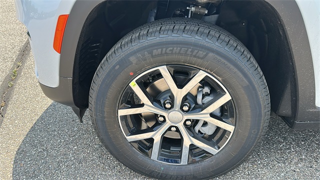 new 2025 Jeep Grand Cherokee car, priced at $44,494