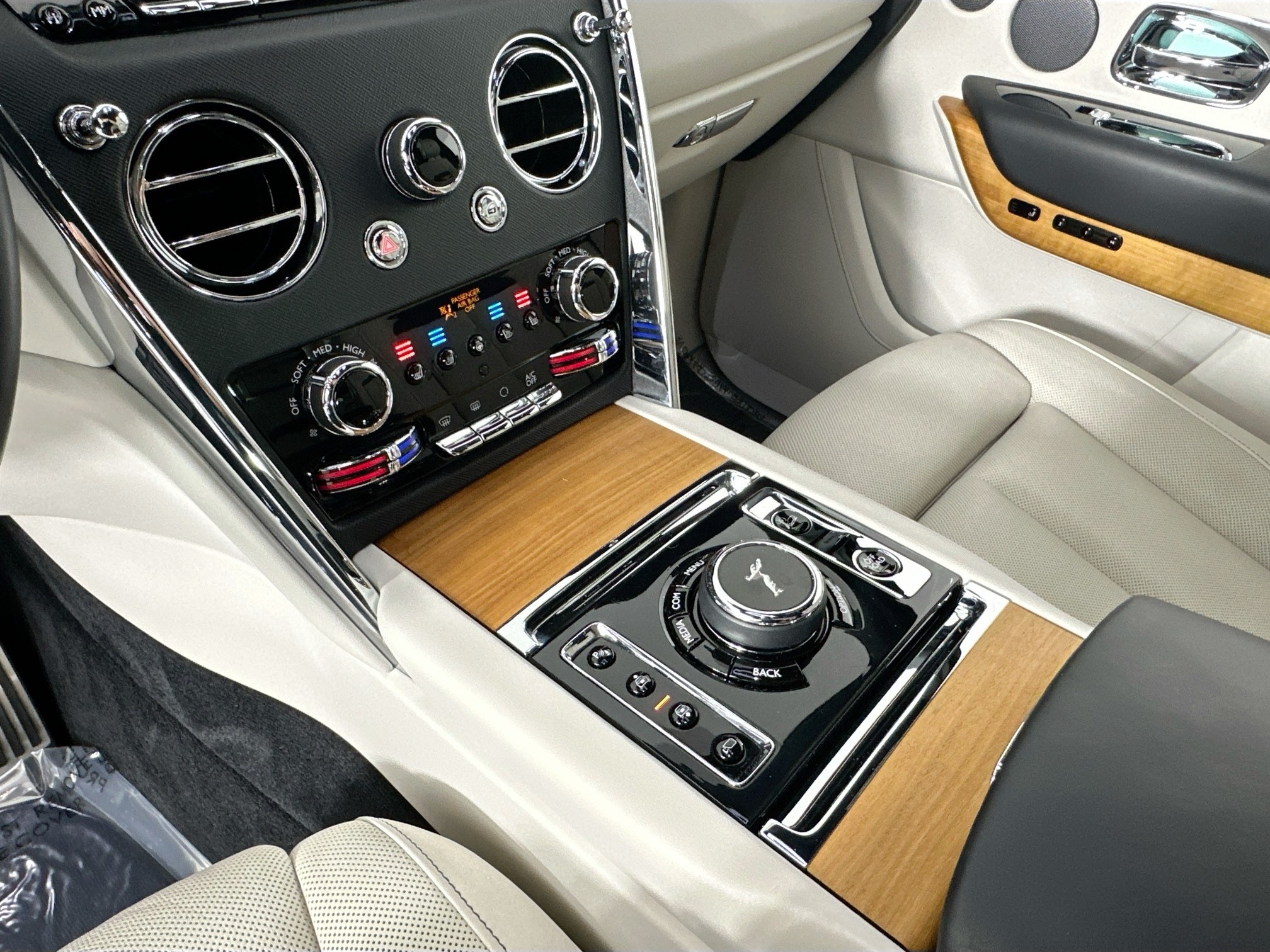 used 2020 Rolls-Royce Cullinan car, priced at $264,999