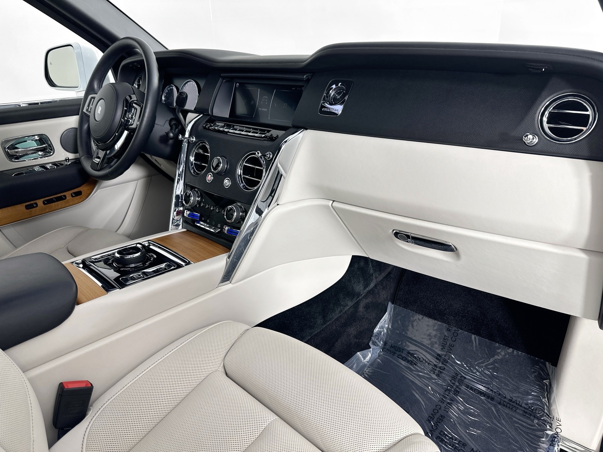 used 2020 Rolls-Royce Cullinan car, priced at $264,999