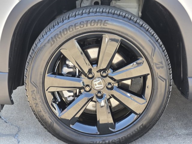 used 2025 Honda Pilot car, priced at $51,900