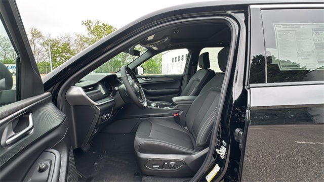 new 2025 Jeep Grand Cherokee car, priced at $42,848