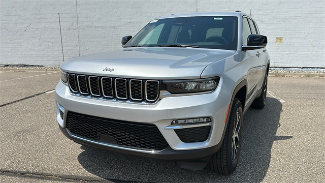 new 2025 Jeep Grand Cherokee car, priced at $45,025