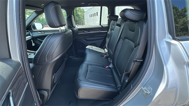 new 2025 Jeep Grand Cherokee car, priced at $45,025