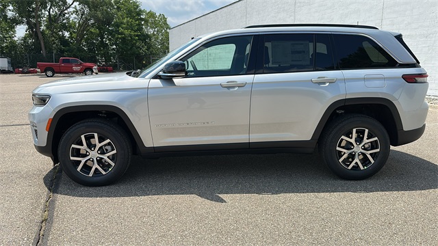 new 2025 Jeep Grand Cherokee car, priced at $45,025