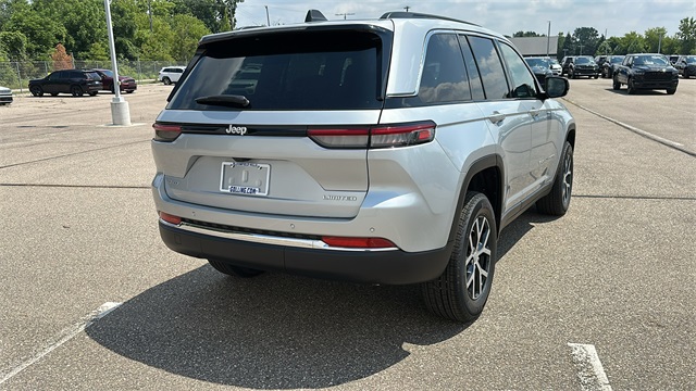 new 2025 Jeep Grand Cherokee car, priced at $45,025