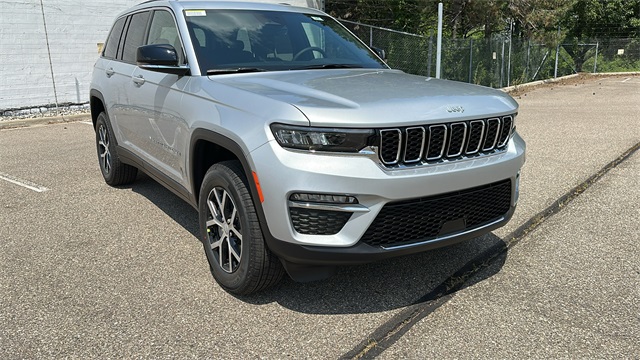 new 2025 Jeep Grand Cherokee car, priced at $45,025