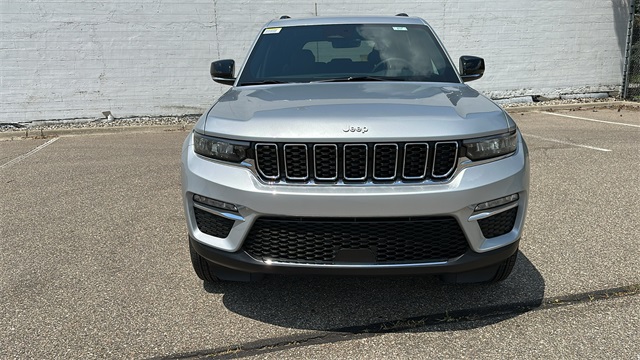 new 2025 Jeep Grand Cherokee car, priced at $45,025