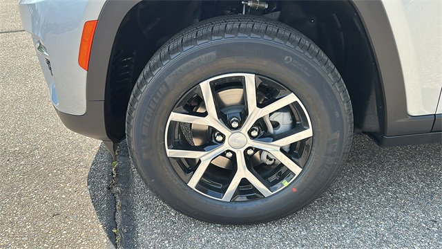 new 2025 Jeep Grand Cherokee car, priced at $45,025