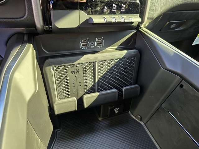 new 2025 Ram 1500 car, priced at $43,845
