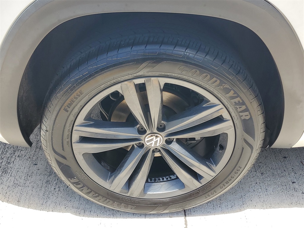 used 2020 Volkswagen Atlas Cross Sport car, priced at $23,995