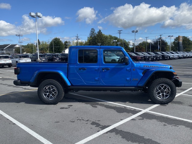 new 2025 Jeep Gladiator car, priced at $50,012