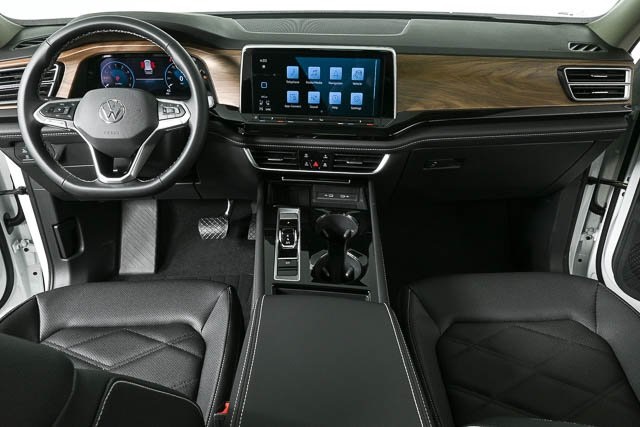 new 2025 Volkswagen Atlas car, priced at $44,337