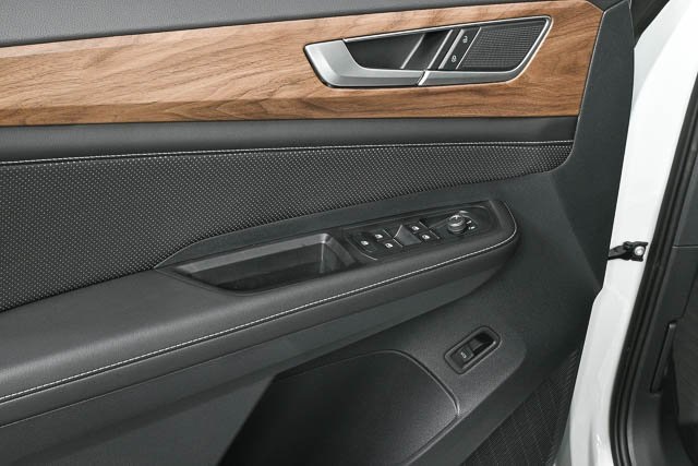 new 2025 Volkswagen Atlas car, priced at $44,337