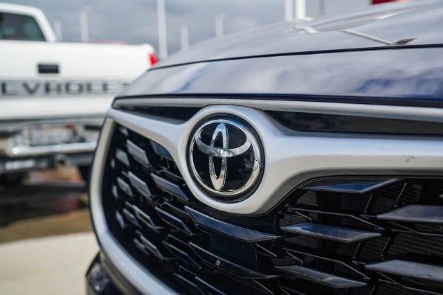 used 2023 Toyota Highlander car, priced at $36,588