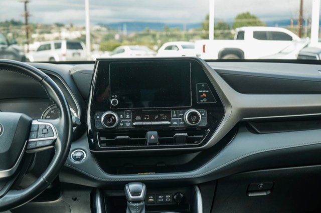 used 2023 Toyota Highlander car, priced at $36,588