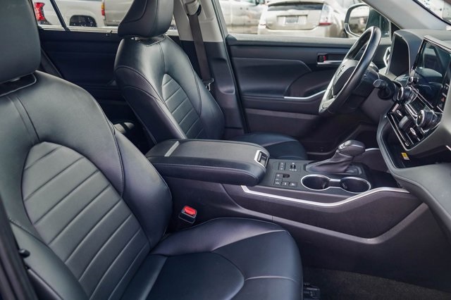 used 2023 Toyota Highlander car, priced at $36,588