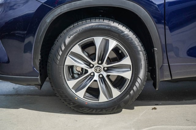 used 2023 Toyota Highlander car, priced at $36,588