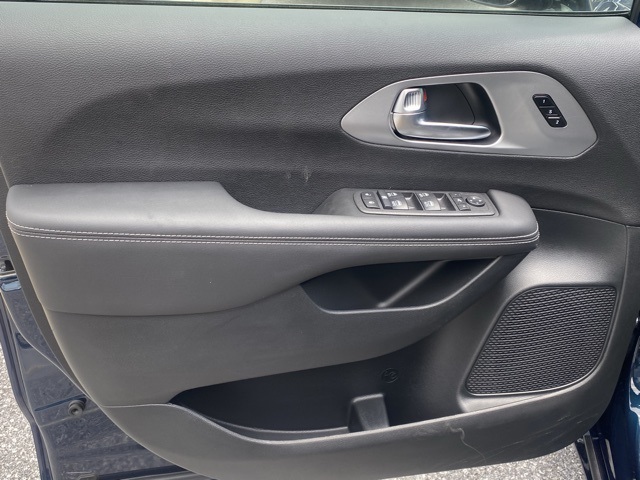 new 2025 Chrysler Pacifica car, priced at $44,294