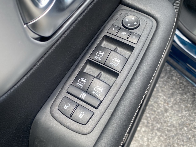 new 2025 Chrysler Pacifica car, priced at $44,294