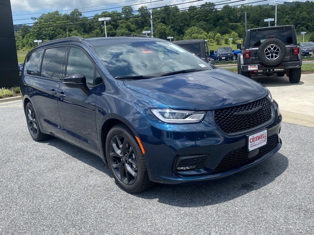 new 2025 Chrysler Pacifica car, priced at $44,294
