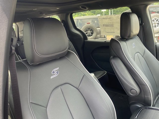 new 2025 Chrysler Pacifica car, priced at $44,294